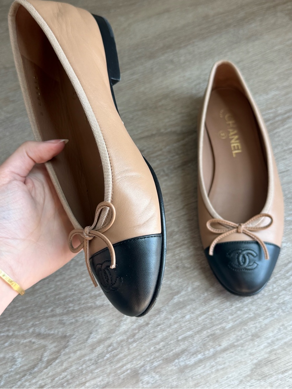 CHANEL 23B Lambskin Dark Beige and Black Leather Cap-Toe Ballet Flats Size 38 - Picture 3 of 12